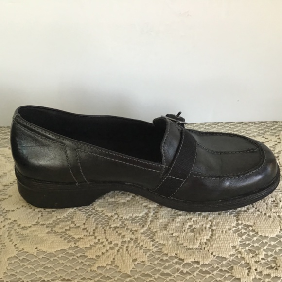 Clarks 7.5M womens black leather casual loafers flats slip-on shoes silver buckl - Picture 3 of 9